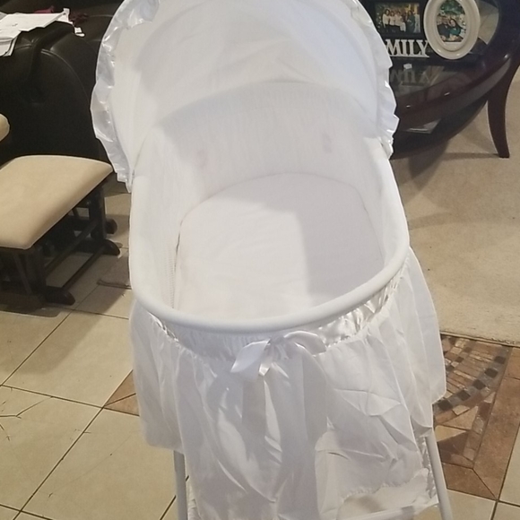 Basinet - Picture 3 of 4